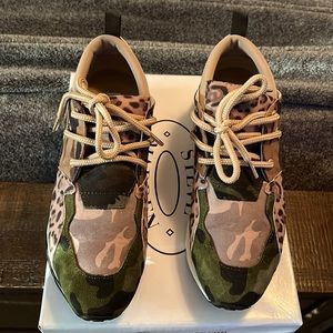 LIKE NEW: Steve Madden CLIFF Sneakers